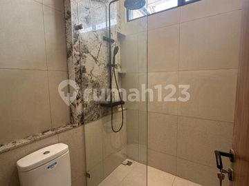 Dijual Rumah Modern Minimalis di Alam Sutera, Unit Baru Bangun Lokasi Nyaman Sangat Strategis