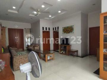 Dekat Akses Tol, Rumah, 1,5 Lantai, SHM, di Bintaro