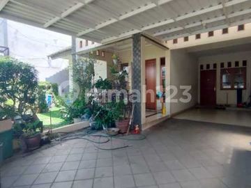 Dekat Akses Tol, Rumah, 1,5 Lantai, SHM, di Bintaro