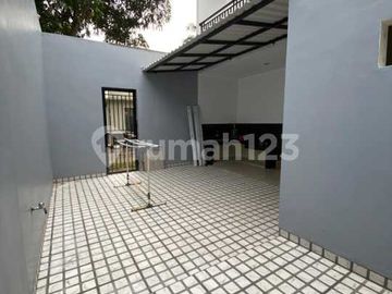 Dijual Rumah Renov 2 Lantai di Regency Villa Melati Mas