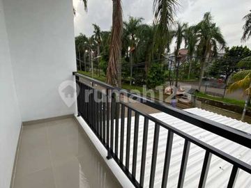 Dijual Rumah Renov 2 Lantai di Regency Villa Melati Mas