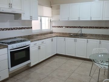 CASA EN  VENTA  ZONA RESIDENCIAL