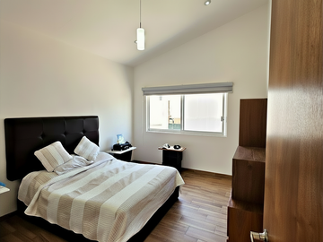 Casa en Lomas La Vista | 346 m², 3 suites con baño y vestidor · casa club