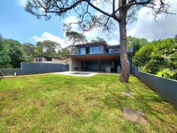 Casa en venta en Avandaro, Valle de Bravo, México