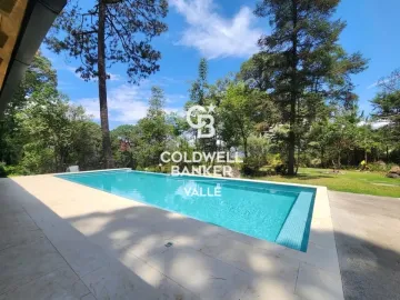 Casa en venta en Avandaro, Valle de Bravo, México