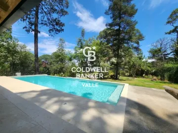 Casa en venta en Avandaro, Valle de Bravo, México