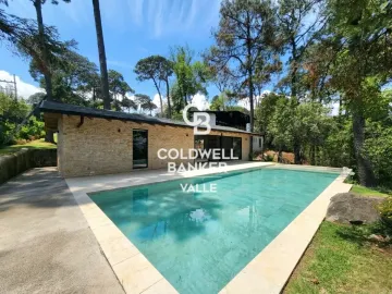 Casa en venta en Avandaro, Valle de Bravo, México