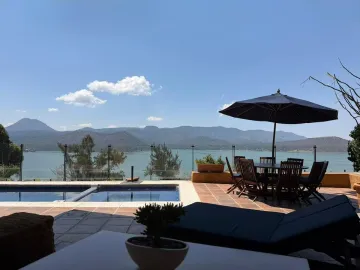 Casa en renta en La Peña, Valle de Bravo, México