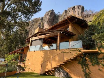 Casa en renta en La Peña, Valle de Bravo, México