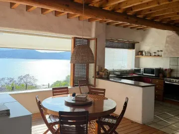 Casa en renta en La Peña, Valle de Bravo, México