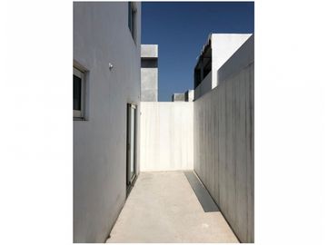 Casa Amplia Equipada en Cumbres Elite Premier de 4 niveles, García