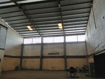 BODEGA EN RENTA EN COL. EMILIANO ZAPATA, CULIACÁN ¡Cuenta con triple altura!