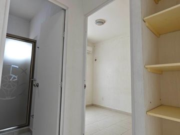 CASA DE 2 REC. EN PRIVADA CON SEGURIDAD SIN AMUEBLAR
