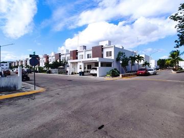CASA DE 2 REC. EN PRIVADA CON SEGURIDAD SIN AMUEBLAR