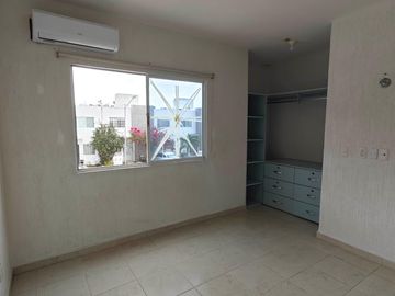 CASA DE 2 REC. EN PRIVADA CON SEGURIDAD SIN AMUEBLAR
