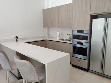 AGC  Venta Departamento 2 dormitorios más terraza. Cumbayá.