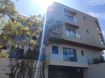 AGC  Venta Departamento 2 dormitorios más terraza. Cumbayá.