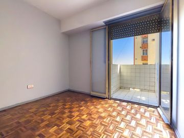 Depto 4 ambientes en VENTA con balcón en Flores
