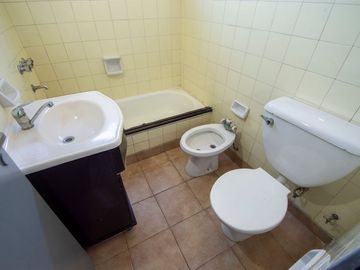 Depto 4 ambientes en VENTA con balcón en Flores