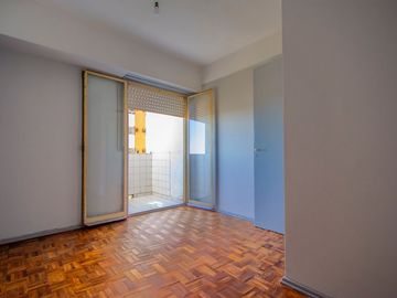 Depto 4 ambientes en VENTA con balcón en Flores