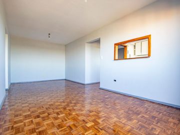 Depto 4 ambientes en VENTA con balcón en Flores