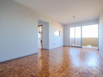 Depto 4 ambientes en VENTA con balcón en Flores