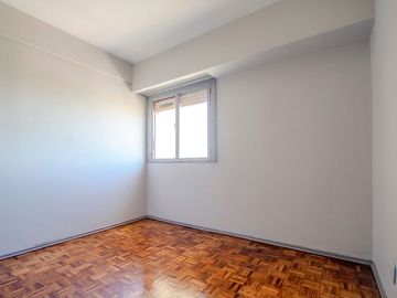 Depto 4 ambientes en VENTA con balcón en Flores