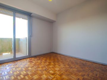 Depto 4 ambientes en VENTA con balcón en Flores