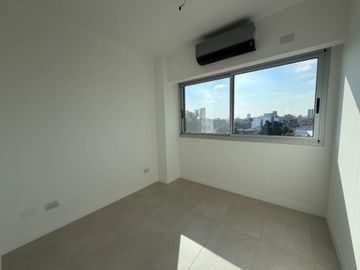 DPTO 3 AMB EN VENTA EN MILAIRES C/PATIO Y COCHERA
