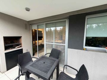 DPTO 3 AMB EN VENTA EN MILAIRES C/PATIO Y COCHERA