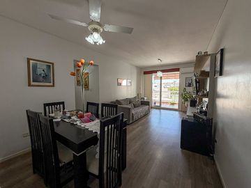 VENTA DEPTO 4 AMB AL FRENTE BALCON,COCHERA,BAULERA