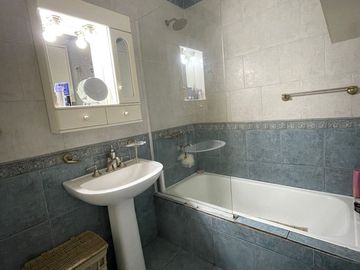 VENTA CASA LUGANO 4 AMB  LOTE PROPIO 8,66 X 37 MTS