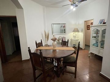 VENTA CASA LUGANO 4 AMB  LOTE PROPIO 8,66 X 37 MTS