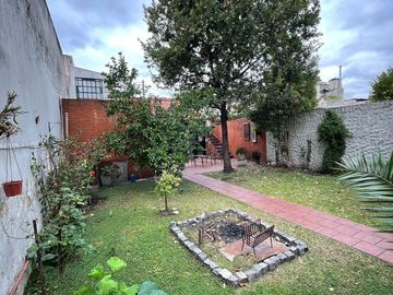 VENTA CASA LUGANO 4 AMB  LOTE PROPIO 8,66 X 37 MTS