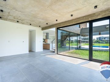 Casa venta Terralagos 3 dormitorios, con piscina.
