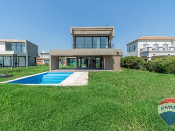 Casa venta Terralagos 3 dormitorios, con piscina.