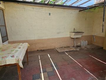 Casa tres dorm., excelente estado. Barrio Grandoli