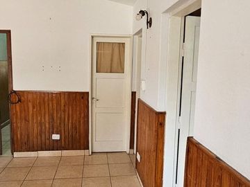 Casa tres dorm., excelente estado. Barrio Grandoli