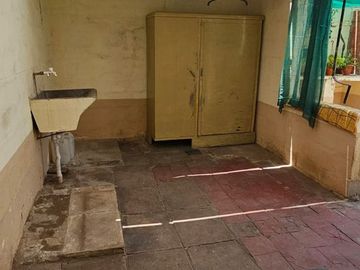 Casa tres dorm., excelente estado. Barrio Grandoli