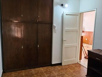 Casa tres dorm., excelente estado. Barrio Grandoli
