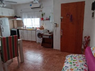 VENTA DEP.  2 AMBIENTES  AMOBLADO  CACEROS CENTRO