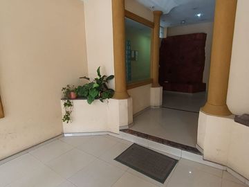 VENTA DEP.  2 AMBIENTES  AMOBLADO  CACEROS CENTRO