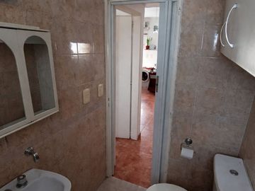 VENTA DEP.  2 AMBIENTES  AMOBLADO  CACEROS CENTRO