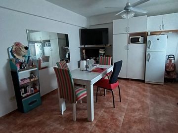 VENTA DEP.  2 AMBIENTES  AMOBLADO  CACEROS CENTRO