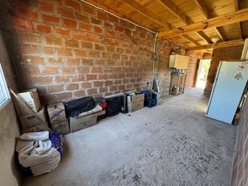VENTA CASA 5 AMBIENTES + DEPTO 2 AMB EN ITUZAINGO