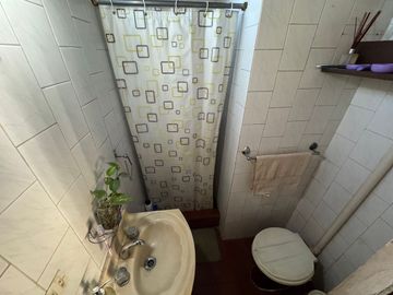 VENTA CASA 5 AMBIENTES + DEPTO 2 AMB EN ITUZAINGO