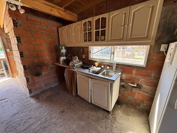 VENTA CASA 5 AMBIENTES + DEPTO 2 AMB EN ITUZAINGO