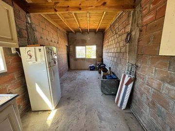 VENTA CASA 5 AMBIENTES + DEPTO 2 AMB EN ITUZAINGO
