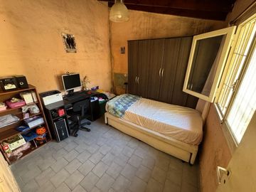 VENTA CASA 5 AMBIENTES + DEPTO 2 AMB EN ITUZAINGO
