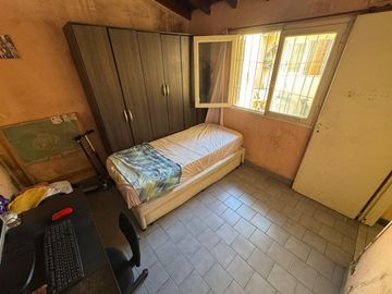 VENTA CASA 5 AMBIENTES + DEPTO 2 AMB EN ITUZAINGO